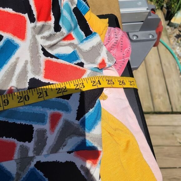 Multicolor V-neck Tunic - Picture 9 of 10